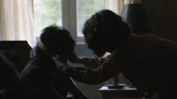 ビデオに映っていたのは獣のような子供たちだった！映画『野良人間 獣に育てられた子どもたち』予告編