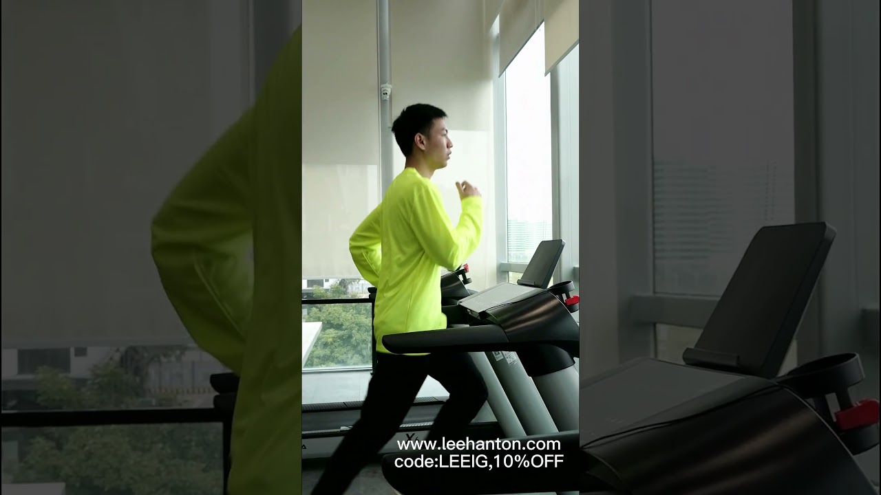 summer essential: our Green Sunscreen Long Sleeve! 🌞🌿 