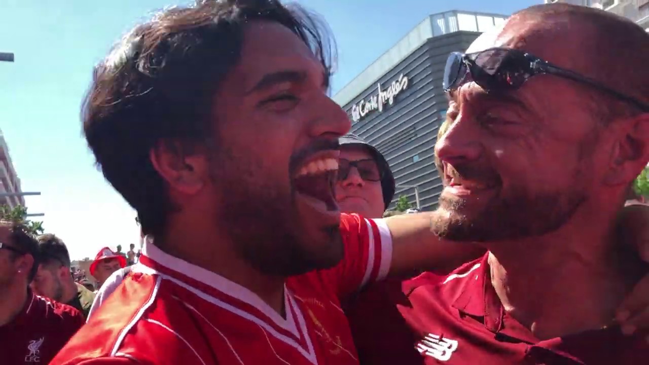 LIVERPOOL FANS SING DIVOCK ORIGI | BOSS NIGHTS LIVE | LFC FAN PARK IN MADRID | Liverpool FC Songs