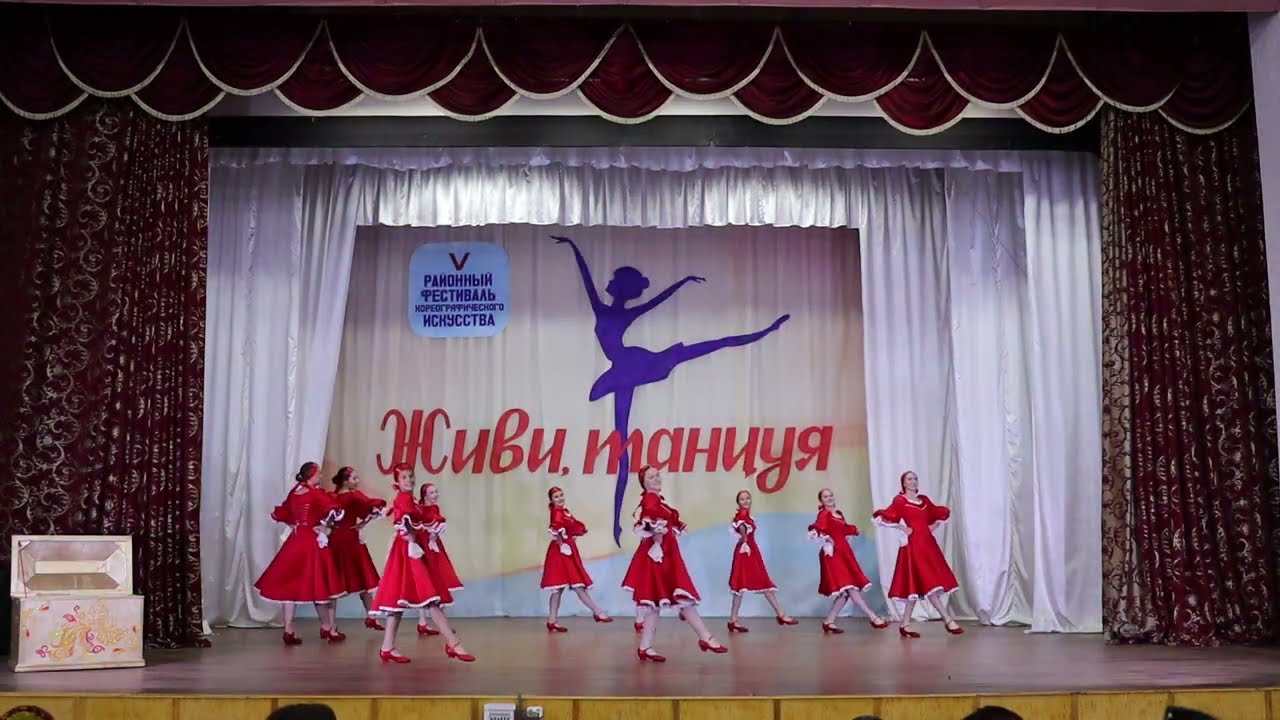 Танец «Калинка» танцевального коллектива «Анастасия» Дома культуры русской части г. Слободзея