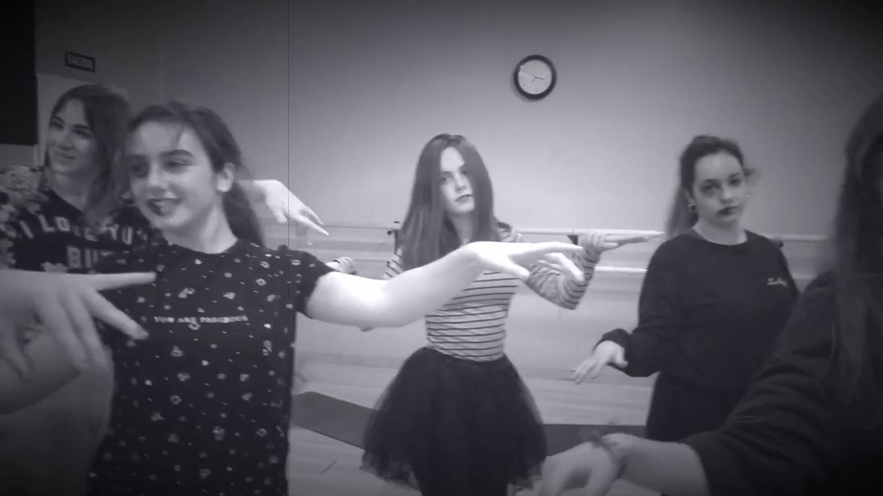HALLOWEEN 2018 - Academia Art i Ball Torrent