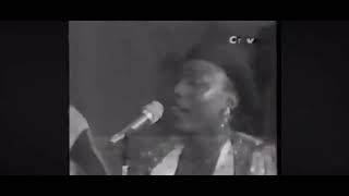 Charlotte Mbango - Dikom Lam La Moto (Clip Télé Podium 1987)