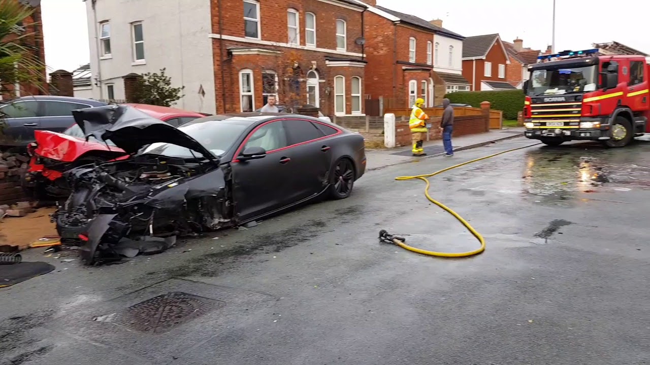 6 car RTC, Everton Road, Southport YouTube