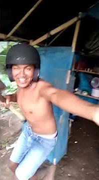 Joget terunik di sawah