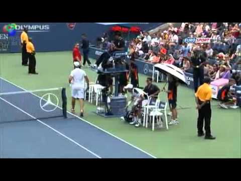 Andy Roddick sits in wrong chair vs Benneteau