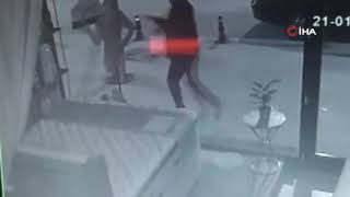 Hırsını Hülya Avşar Maketinden Çıkardı