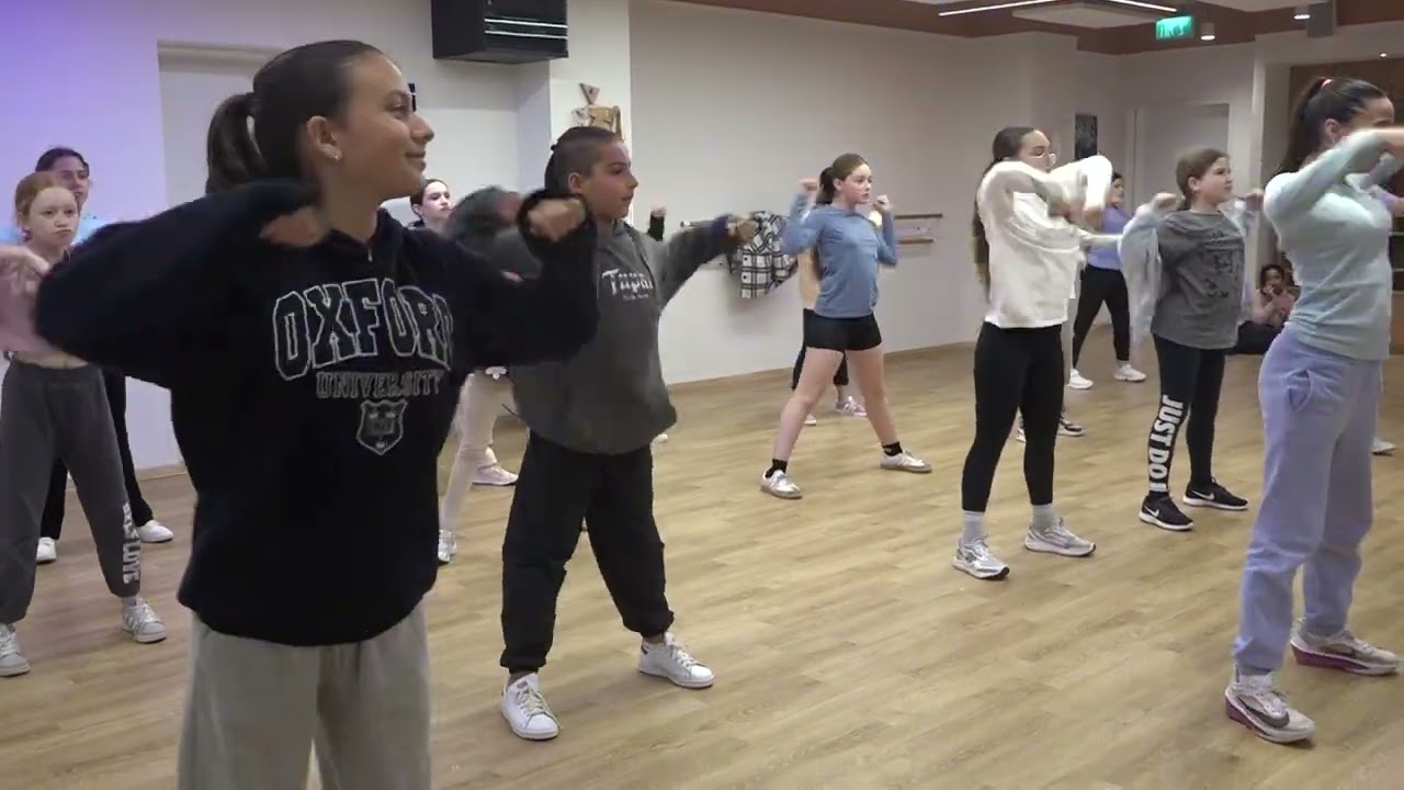 להיות אני - מגמת תקשורת תיכון היובל - מחזור ל