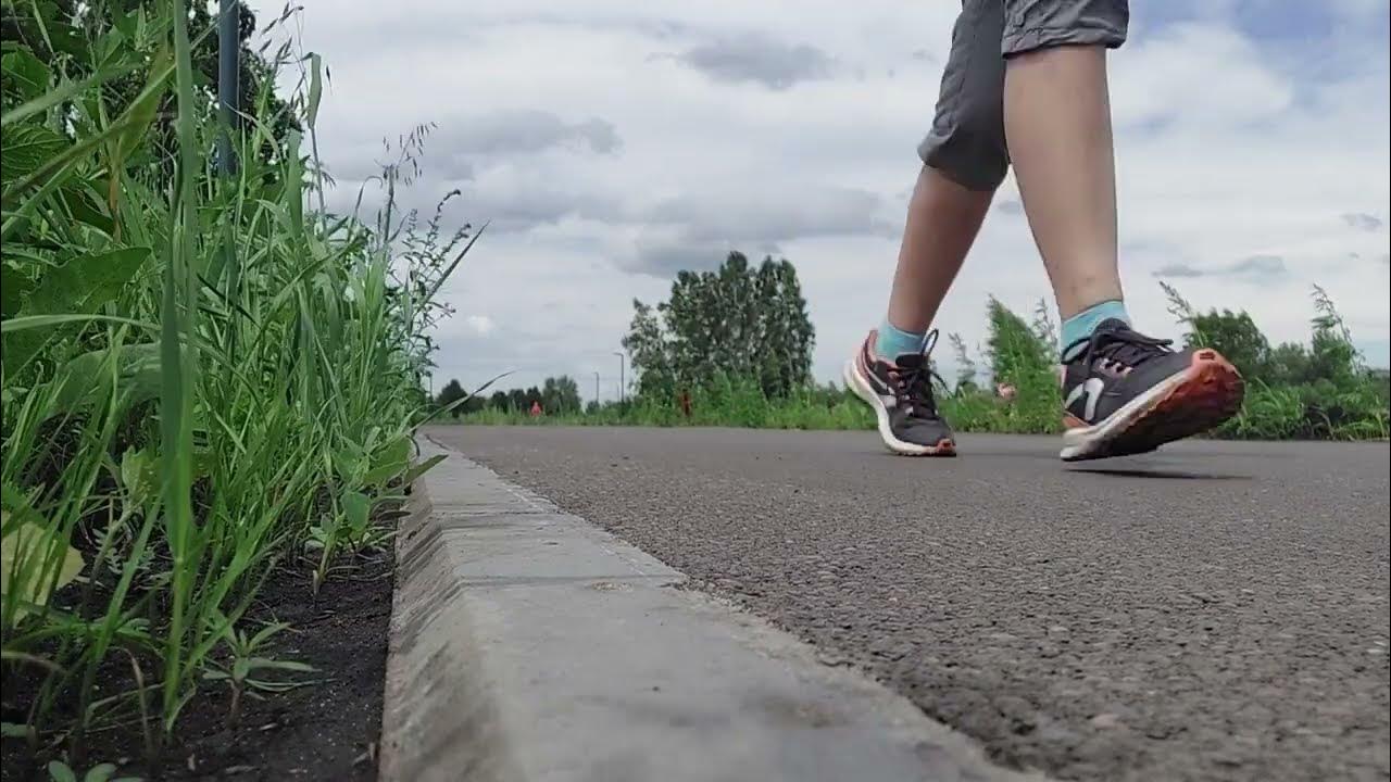 Бега на ютубе. Видео бегущие выпускники. Бега на ютубе. Бега на ютубе. Бег ютуб.