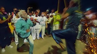 Old Man Capoeira Prank - Vovô jogando capoeira