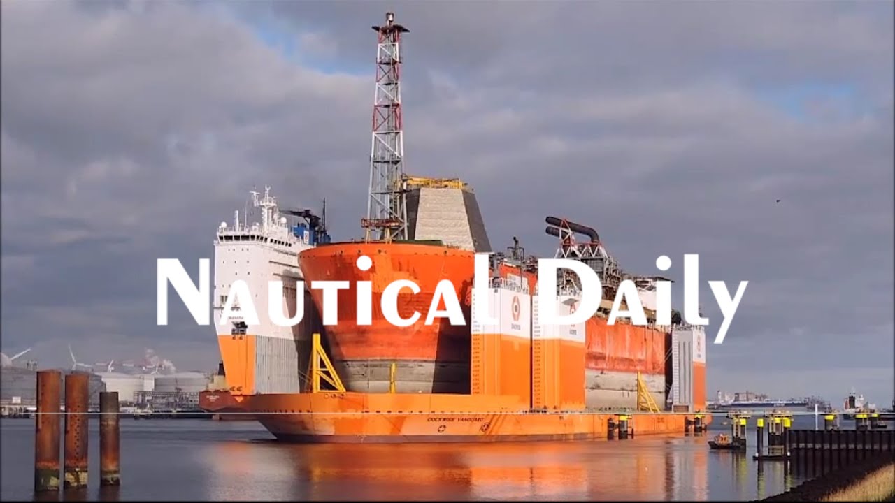Vertrek van de Dockwise Vanguard uit Rotterdam