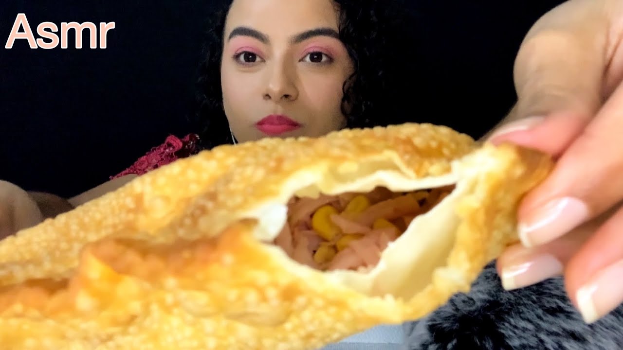 ASMR MUKBANG- COMENDO PASTEL (Sons crocantes)