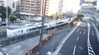 2022127 梅田付近地上線を走る　特急はるか　をJR神戸線上り外側線走行中の快速列車から見た姿