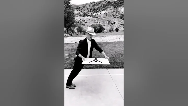 I think I can do it too.🕴🏿 #michaeljackton  #moonwalk #kingofpop #neverland #mj #michaeljackson