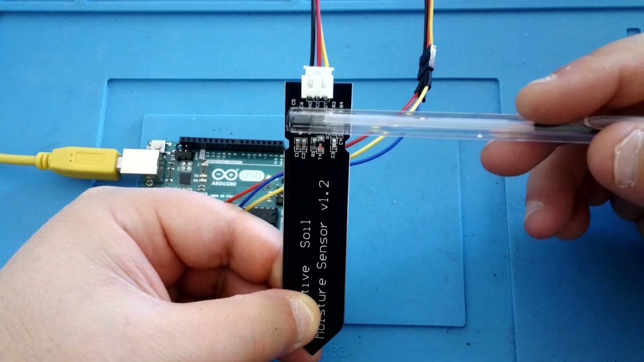 Sensori capacitivi di umidità del terreno e Arduino