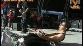 Vignette de la vidéo "System Of A Down - Psycho (Live @ BDO 02)"