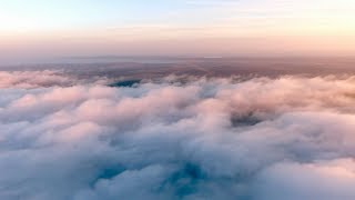 DJI Phantom над облаками, внизу вулкан Карабетова