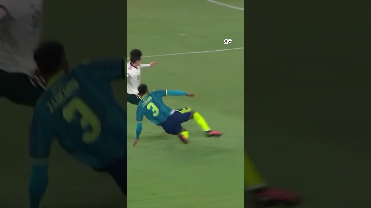 GILBERTO MORA EMPATA PARA O MÉXICO COM UM GOLAÇO! | #shorts | ge.globo