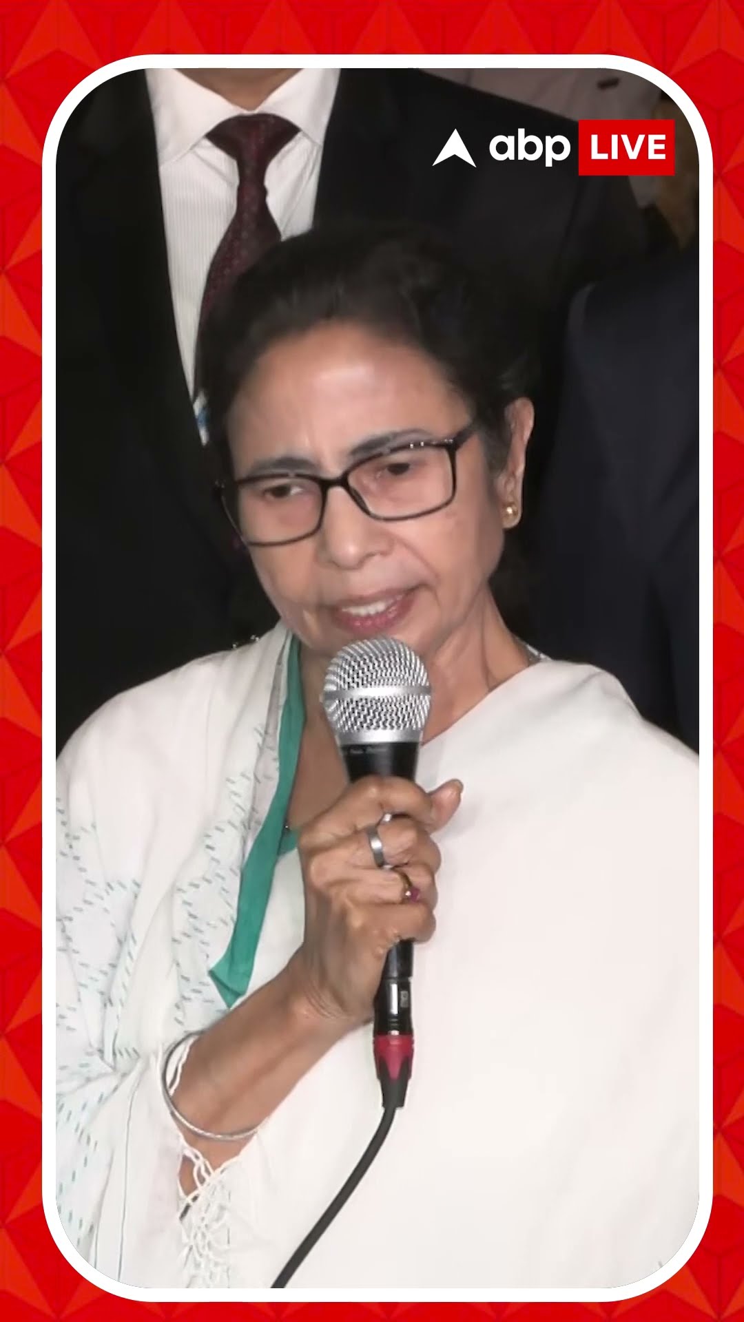 টাটা সন্সের চেয়ারম্যানকে ফোন মমতার,বাংলায় বিনিয়োগের আশ্বাস টাটার, দাবি মুখ্যমন্ত্রীর
