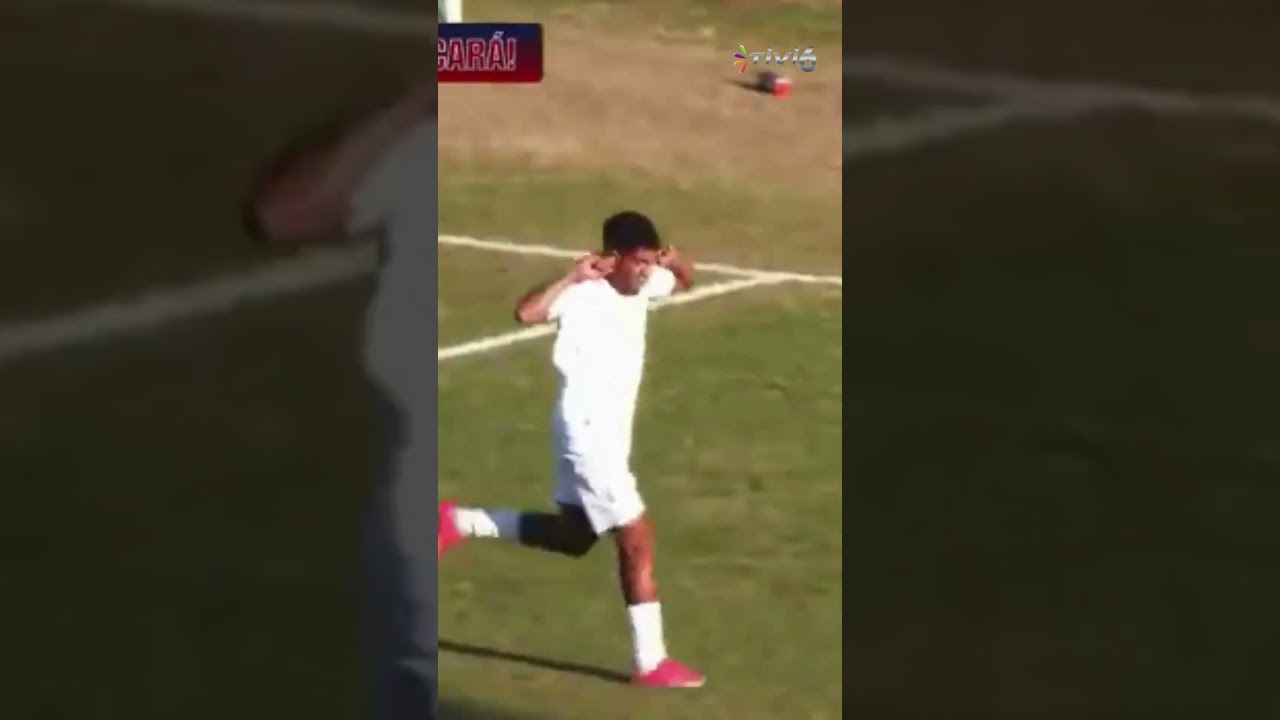 Brezilya Ligi'nde bir futbolcu, Cristiano Ronaldo'nun gol sevincini yaparken sakatlandı. #futbol