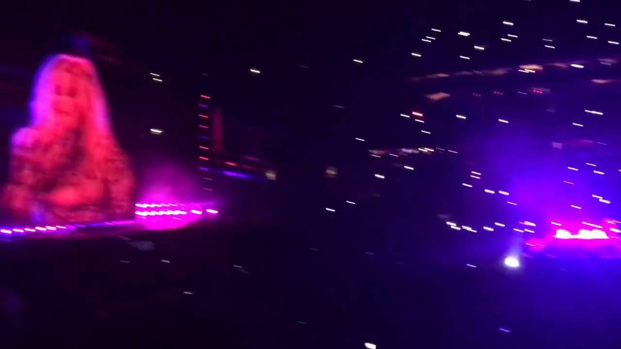 Beyoncé performs Drunk In Love at Nissan Stadium in Nashville 10/2/2016
