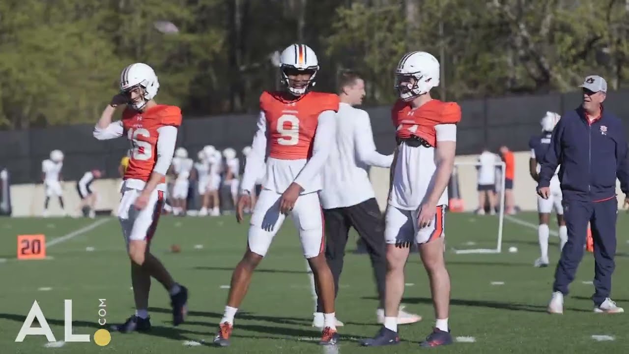 QBs Jackson Arnold and Deuce Knight throw passes at Auburn's first spring practice 👀