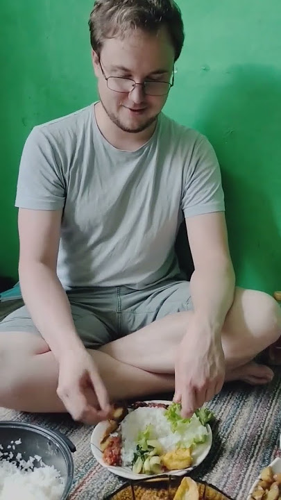 Bule Agus makan jengkol lagi😂