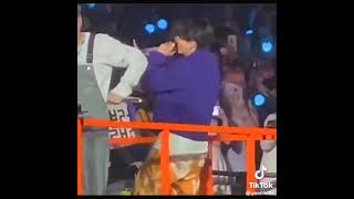 Jungkook Reaction To The Fanboy