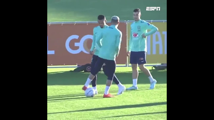 Gabriel Jesus and Gabriel Martinelli are NOT impressed with Antony 😂