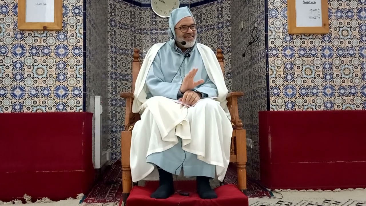 من مندوبات الصلاة وفق المذهب المالكي: التكبير مع الشروع وتحريك الأصبع في التشهد (نظم ابن عاشر)