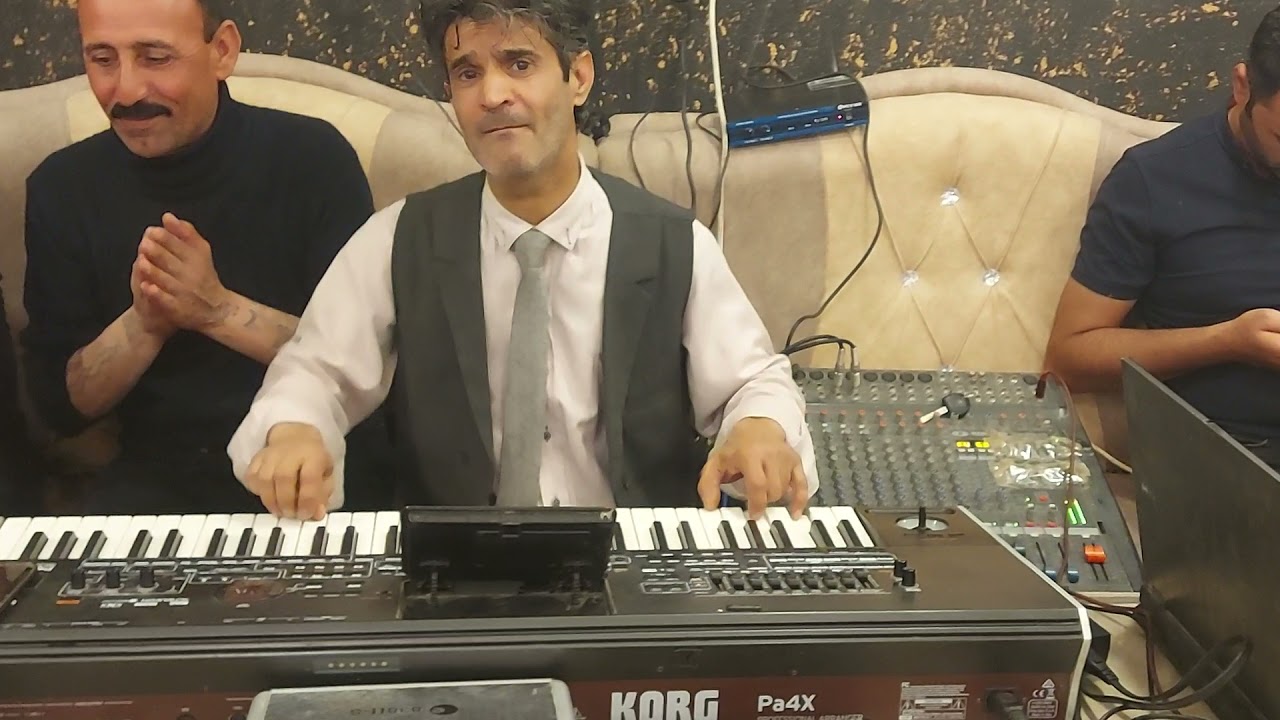 فنان احمد قولي مع عازف كبير محمد قبلان في كوفي تاج العراق تحياتي للجميع