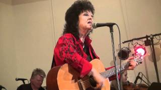 Leona Williams - Yes Ma'm, He Found Me In A Honky Tonk chords