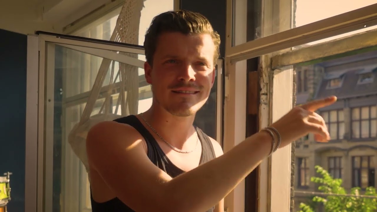 Midas (28) woont op de Nieuwezijds Voorburgwal | FANCLUB CENTRUM