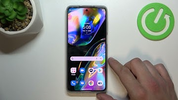 Motorola Moto G82 - How To Remove & Restore Messages Icon From Home Screen
