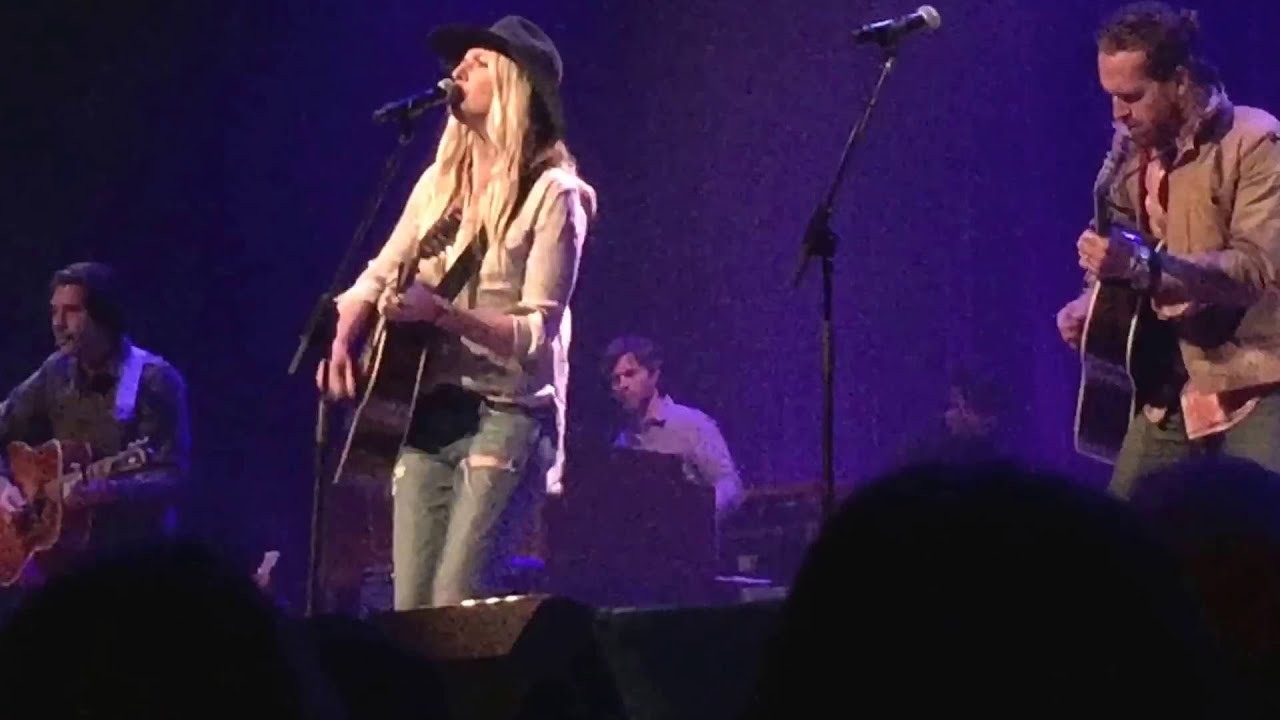 Holly Williams, Chris Coleman, Charlie McCoy (harmonica), "The Times They Are a Changin'"