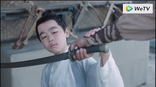 A kid thrown into the enemy camp turns out to be a top kung fu expert,defeating 10 enemies at once.