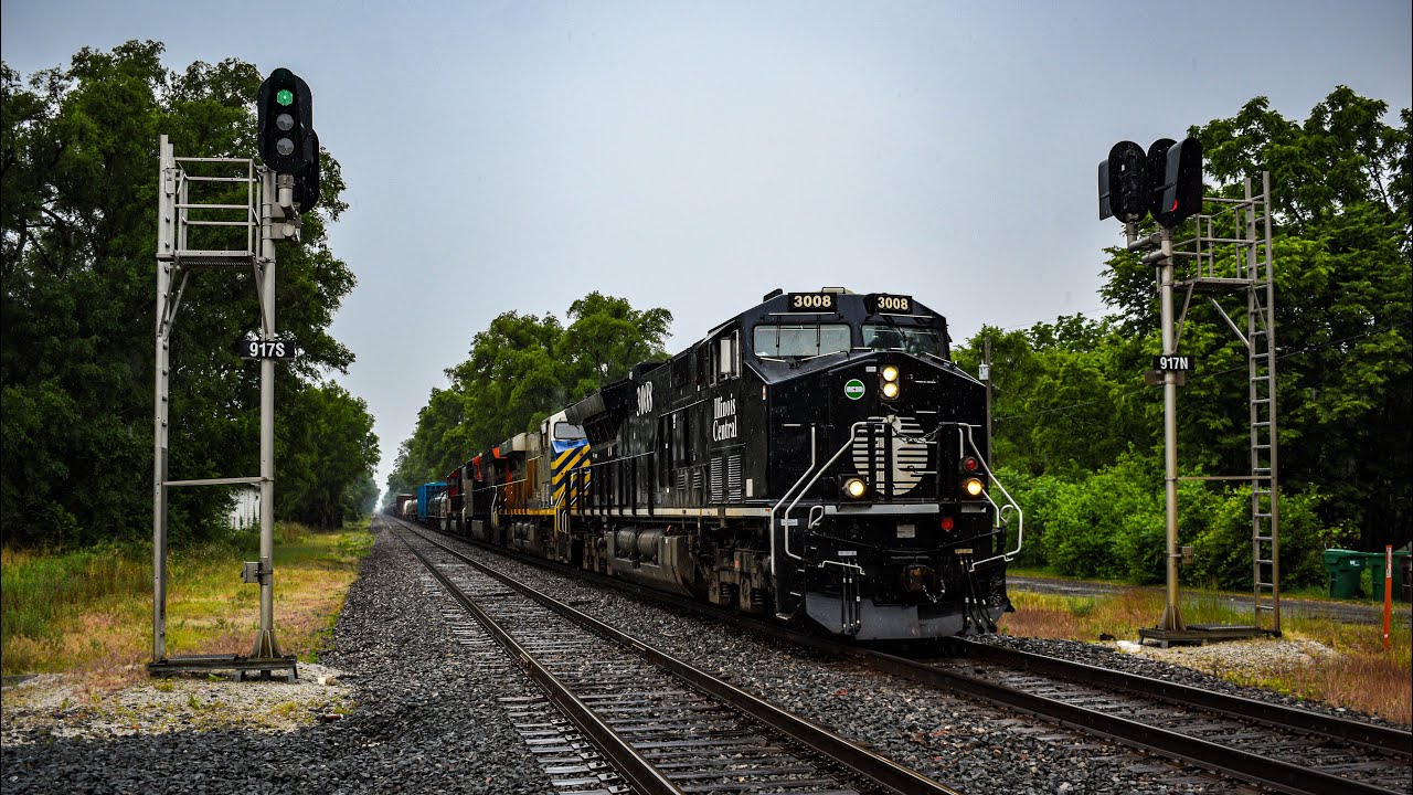 CN 3008 (IC Heritage Unit) Leads CN M394 in Crumstown, Indiana! 6/11/23