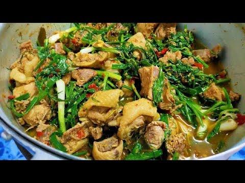 Home-style chicken curry with fragrant coriander. An easy-to-make, spicy Isaan dish. 💯
