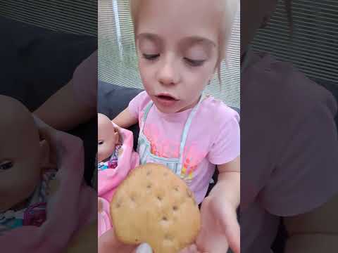 EATING  🍪 Cookies 🍪 baby Annabell