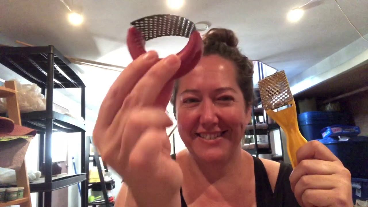 How to Smooth a Clay Edge Without Water - YouTube