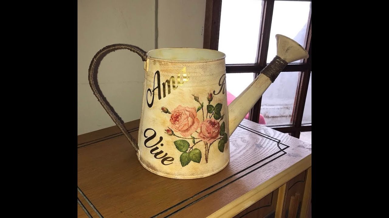 Decoupage sobre Regadera de Metal