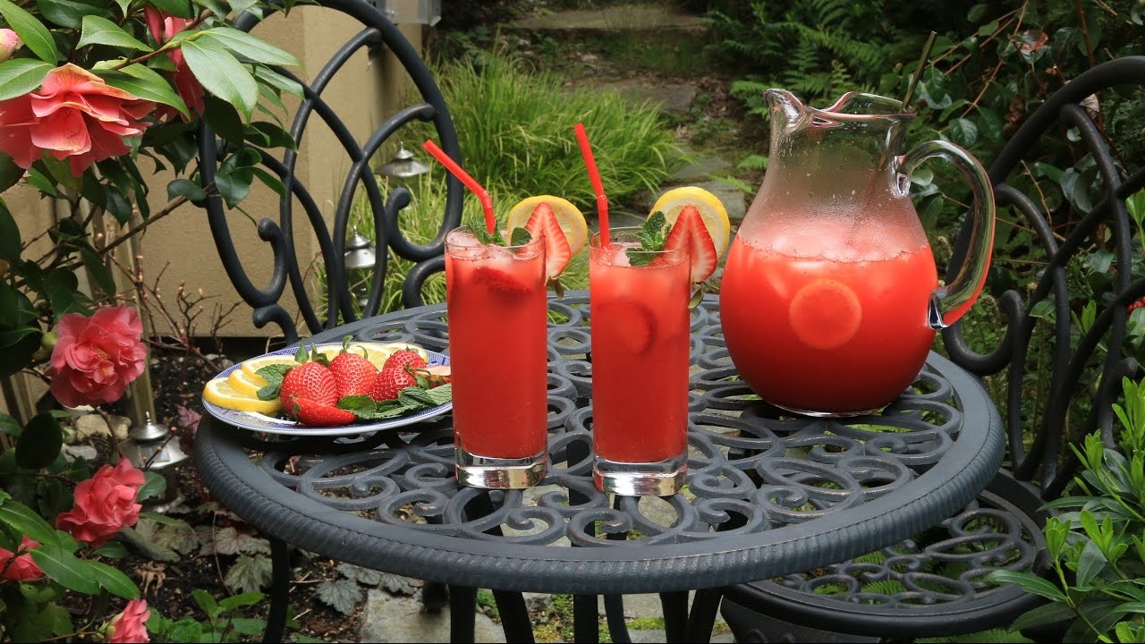 How to make strawberry lemonade {in the blender}