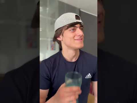 Тимур тимуров друзей и денег не бывает много. Друзей и денег тимур темиров. Тимур темиров моя женщина текст. Друзей и денег тимур темиров. Друзей и денег не бывает много караоке.