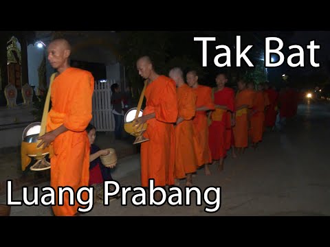 Video: Gids voor Tak Bat Morning Aalmoes-uitreiking in Laos