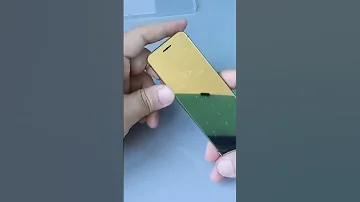 Самый компактный золотой телефон для бизнесменов