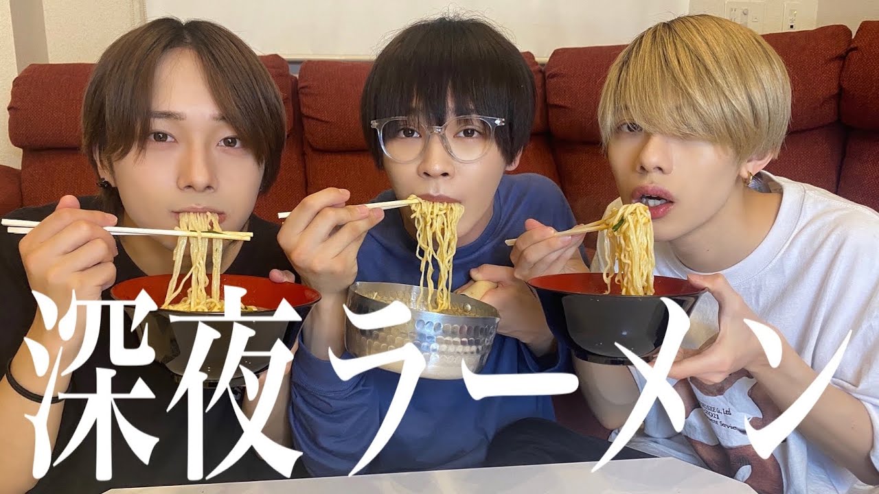 【ルームシェア】同居人と深夜テンションでラーメン食いながら語る🍜