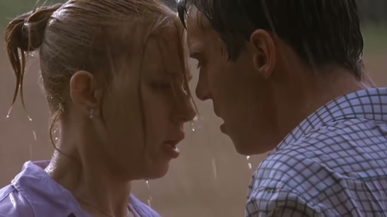 kissing scene in rain// - YouTube.