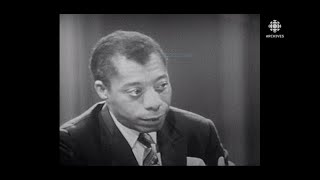 En 1967,  l'écrivain James Baldwin parle de sa vie et des tensions raciales aux États-Unis
