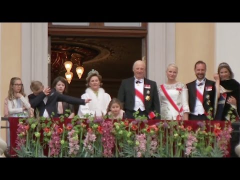 Norwegian prince shows off his royal dab move