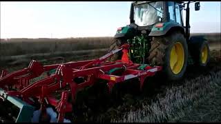 John Deere 6800 pasando el chisel Ovlac en la provincia de León