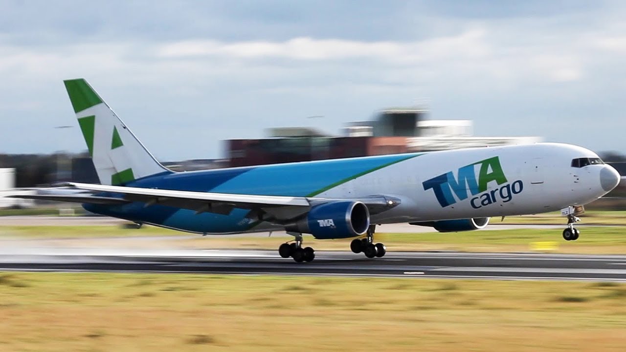 Storm Departure! Boeing 767 Extreme Early Take-off. 500 Meter take-off ...